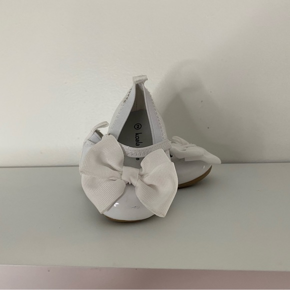 Koala Kids White Patten Leather Bow Dress Shoes - Picture 4 of 7